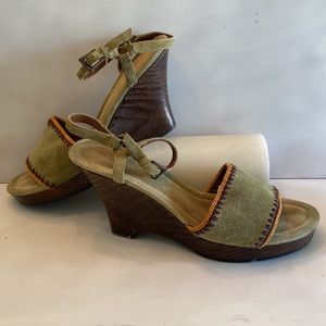 Aerosoles green suede vibe wedge sandals size 8 1/2 SOLD